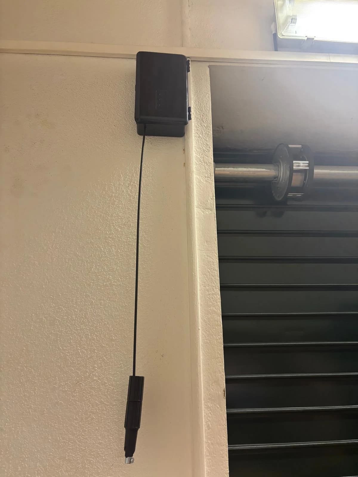 Boîtier de commande du moteur d’un rideau métallique de garage