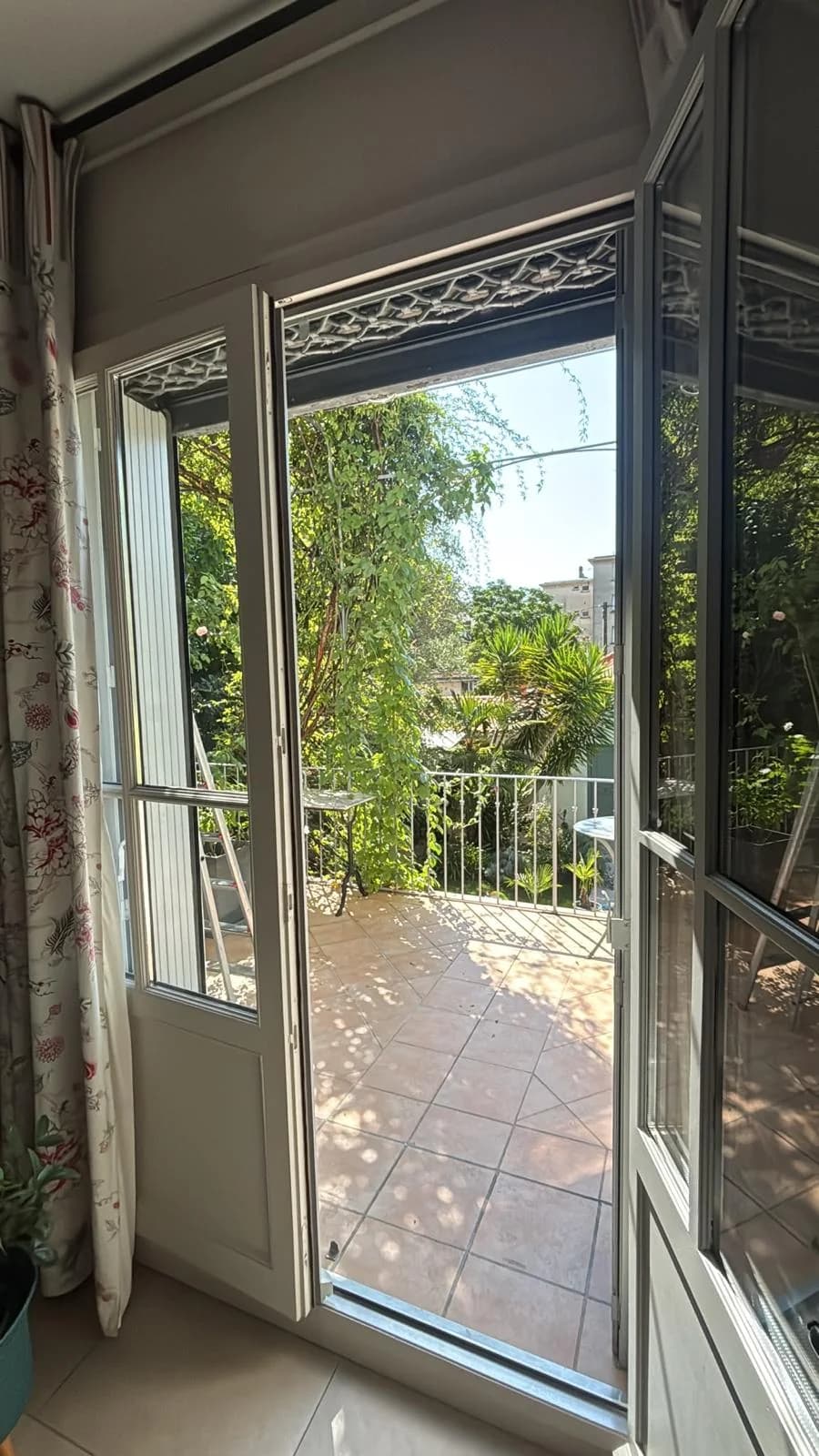 Porte-fenêtre sans protection avant la pose